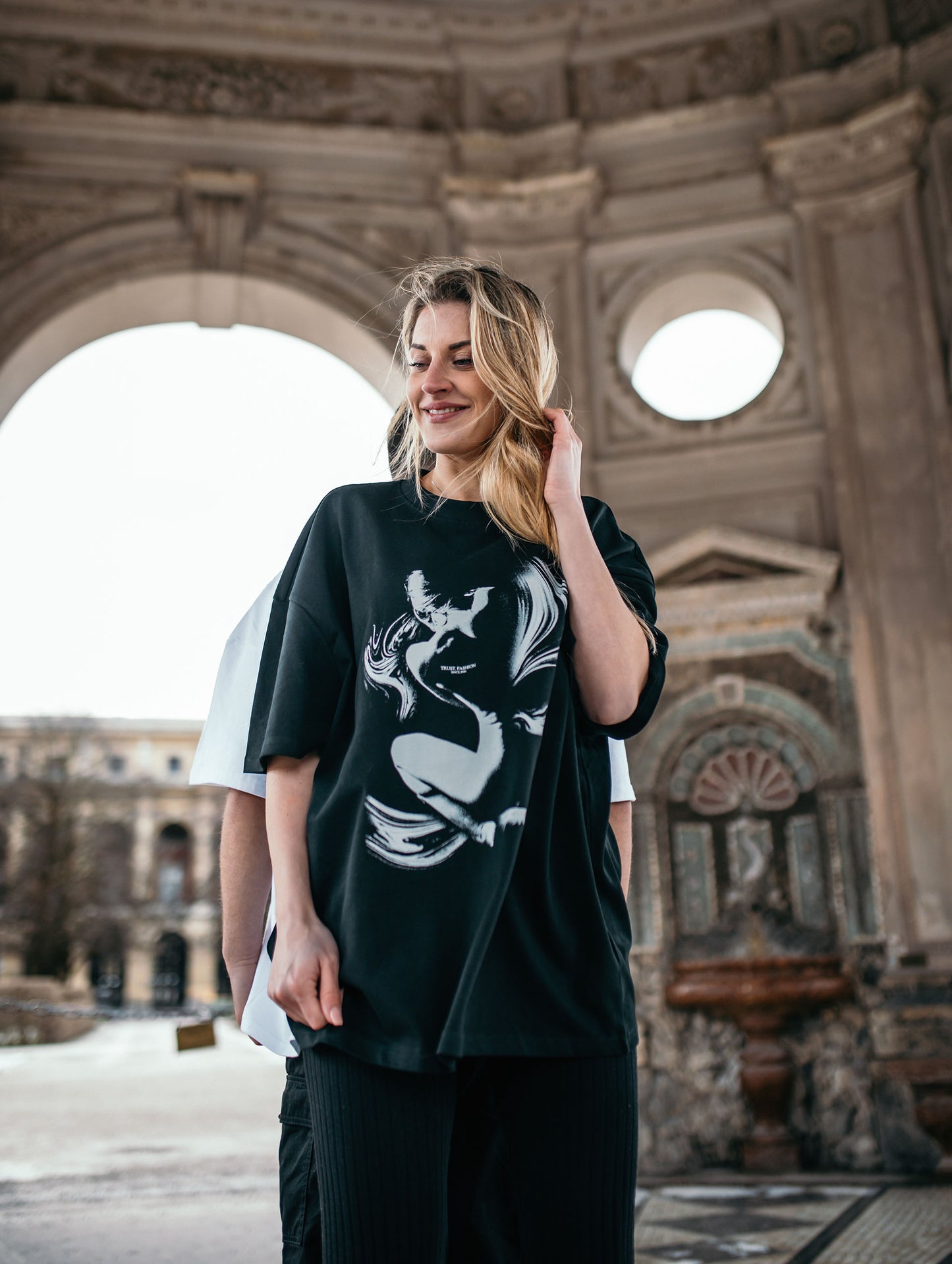 BODY GRAPHIC TEE